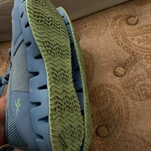 REEBOK SNEAKERS SZ 9.5 - Picture 5 of 6